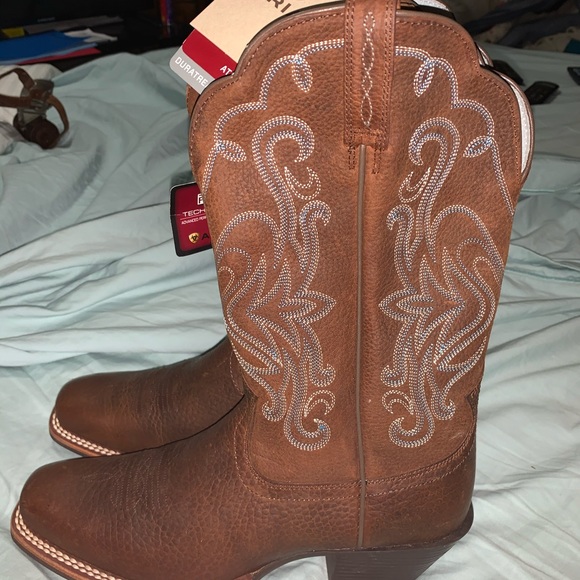 Ariat boots - Picture 1 of 2